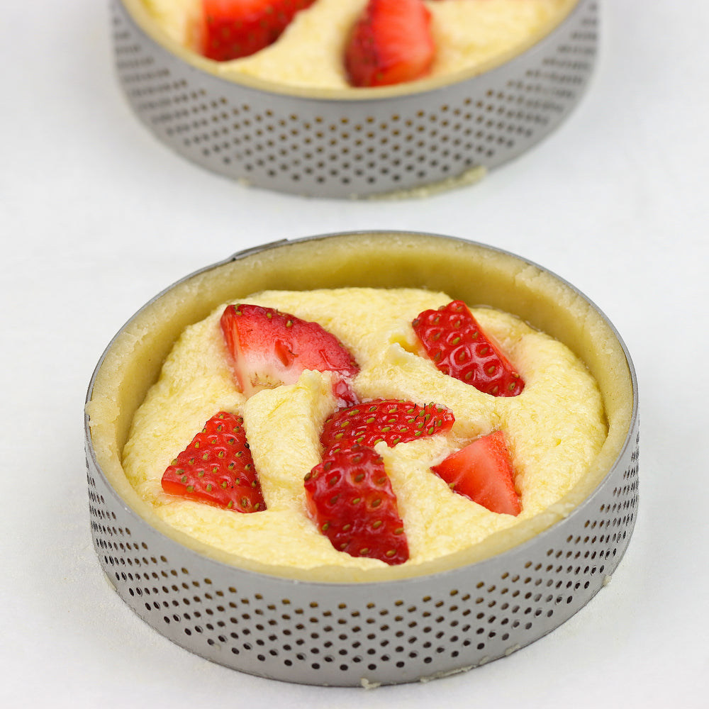 
            
                Load image into Gallery viewer, Vanilla Strawberry Cheesecake: French Style, tart and almond cream | How To Cuisine
            
        